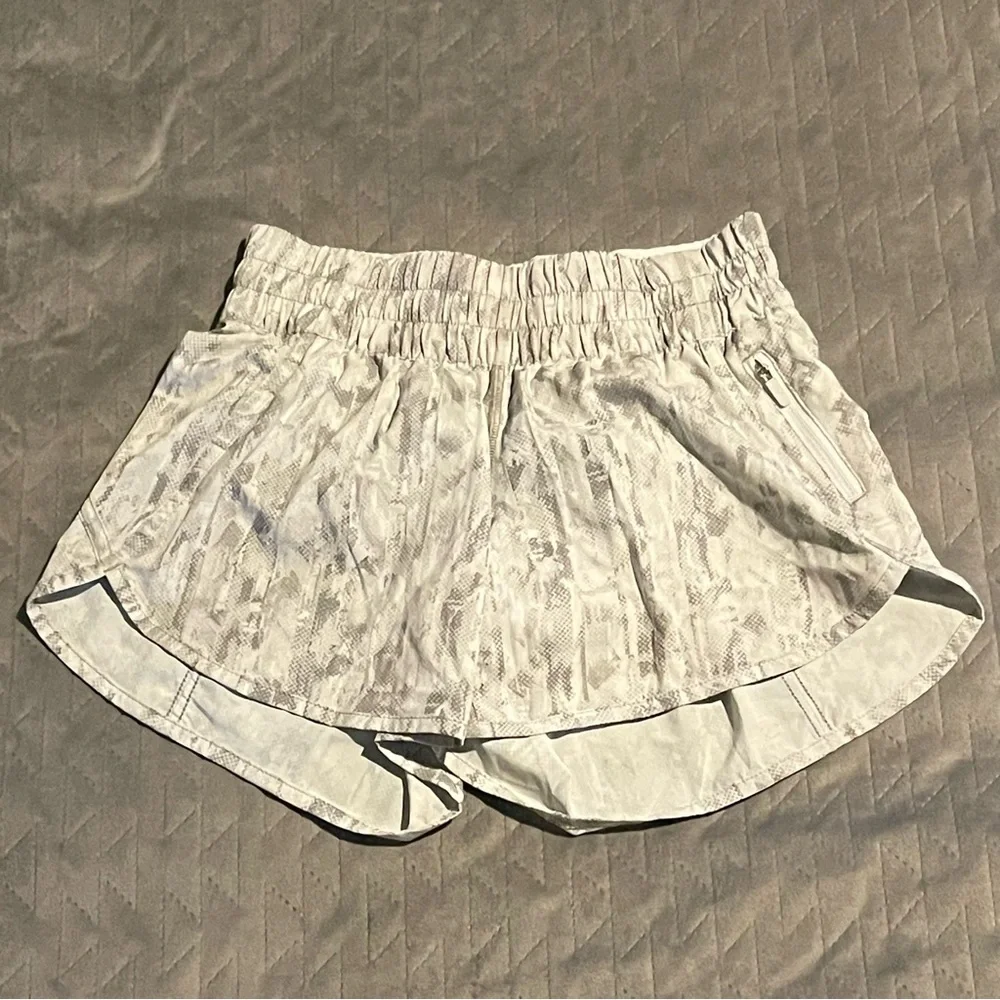 Lululemon lined running shorts womens size‎ 4 EUC